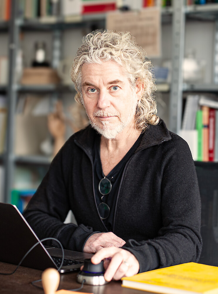 kleines Profilfoto von Dipl.-Des. Hannes Mayer|Gestaltung & Innovation im Industrial Design / Darstellung 2D analog & digital