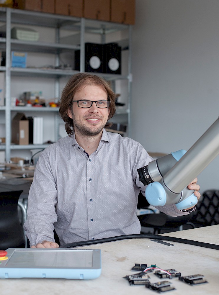 kleines Profilfoto von Prof. Stefan Neudecker|Dekan FB4 | Design by Technology