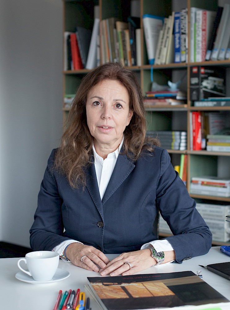 kleines Profilfoto von Prof. Dr. Cordula Meier|Kunst- und Designwissenschaft