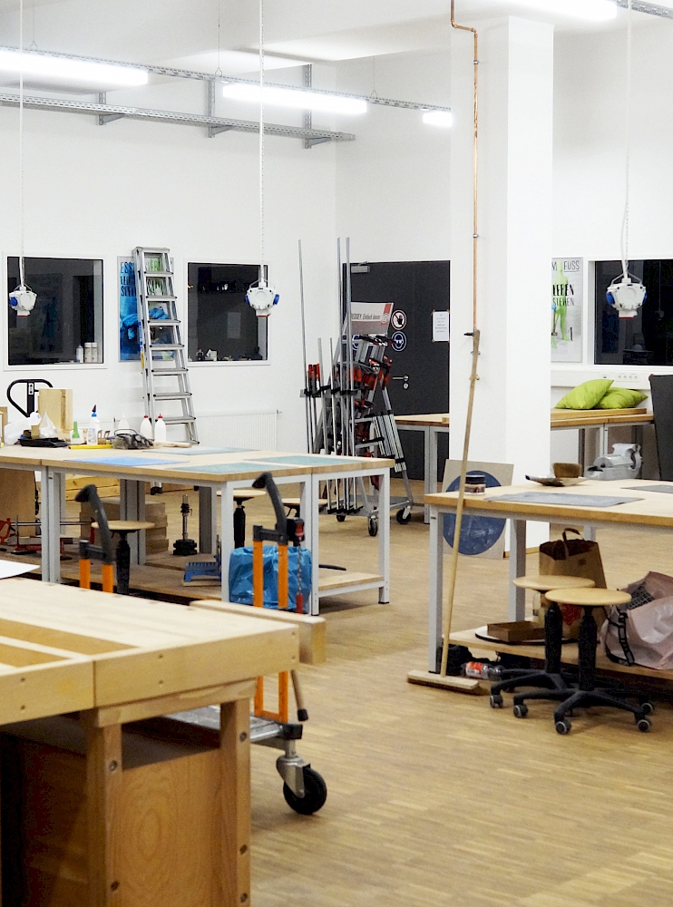 Modellbauwerkstatt/Bankraum Modellbauwerkstatt/Bankraum
