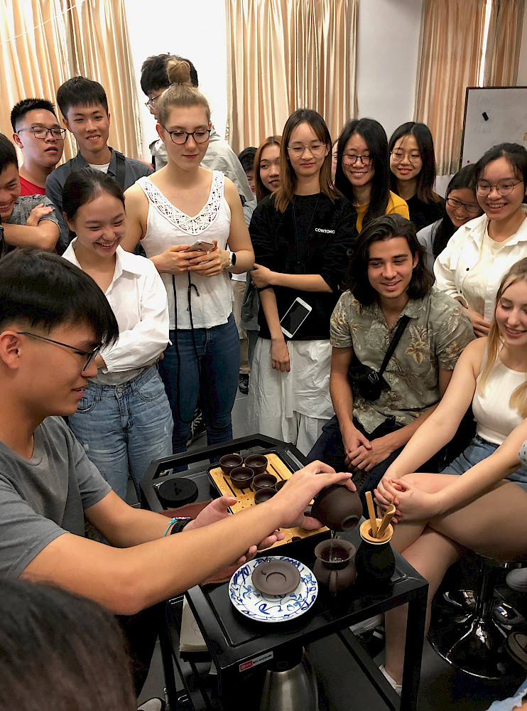 Artikel Vorschaubild: China-in-China – Design for the Tabletop|A project with Students from Folkwang and ZhaoQuing University at the IDI in China