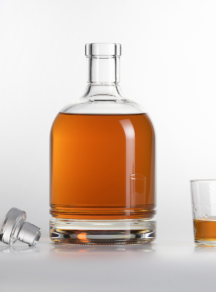 Spirits Bottles|Glass blow molding in cooperation with O-I