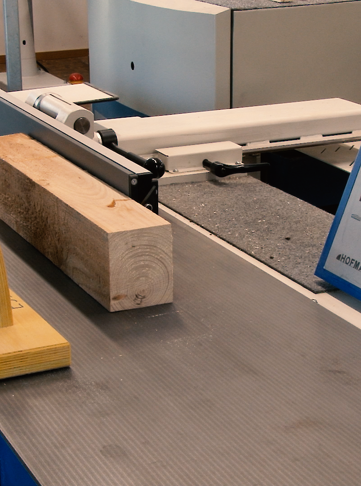 Abrichthobelmaschine|Zum Ebnen von schiefen und verzogenem Holz Abrichthobelmaschine|Zum Ebnen von schiefen und verzogenem Holz