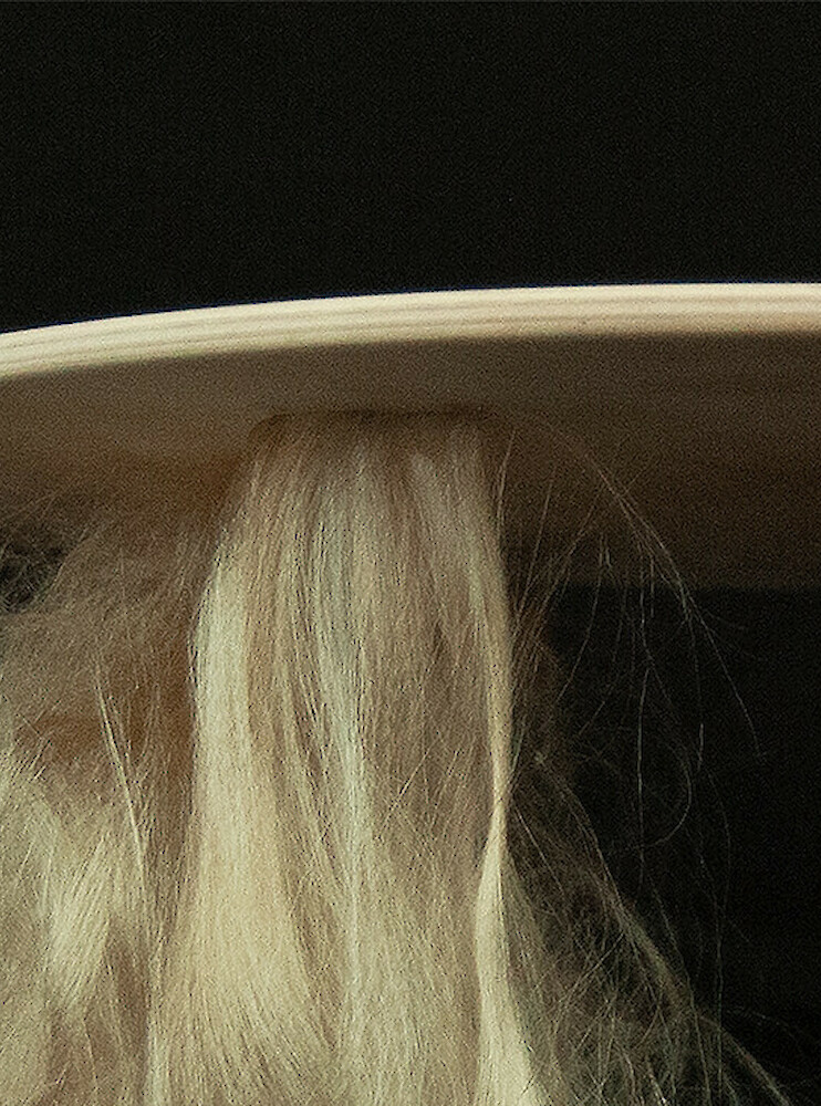 CAPILLO|der haarige Beistelltisch