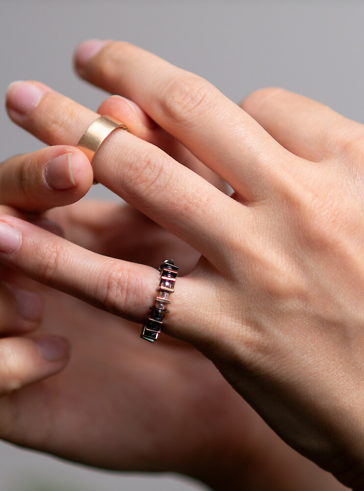 Teaserbild von Projekt TIA|Tastsinntraining im Alltag durch Schmuck