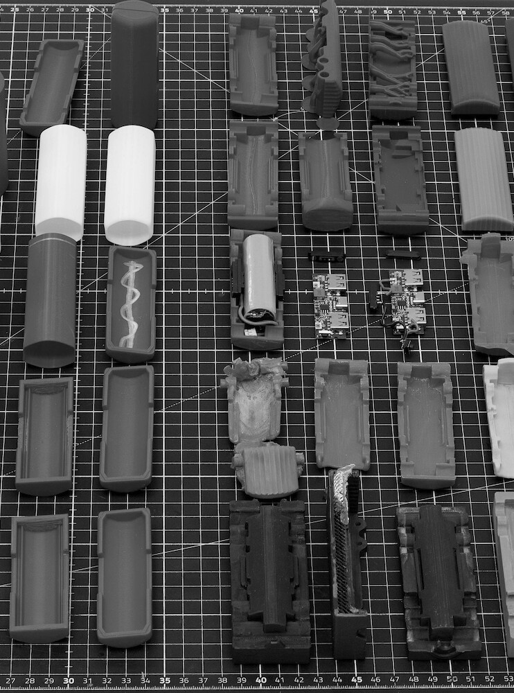 Teaserbild von Projekt "Experimentier mal" im WiSe 25/26|Design für langlebige Kunststoffprodukte | Micro-Production mit der HoliPress