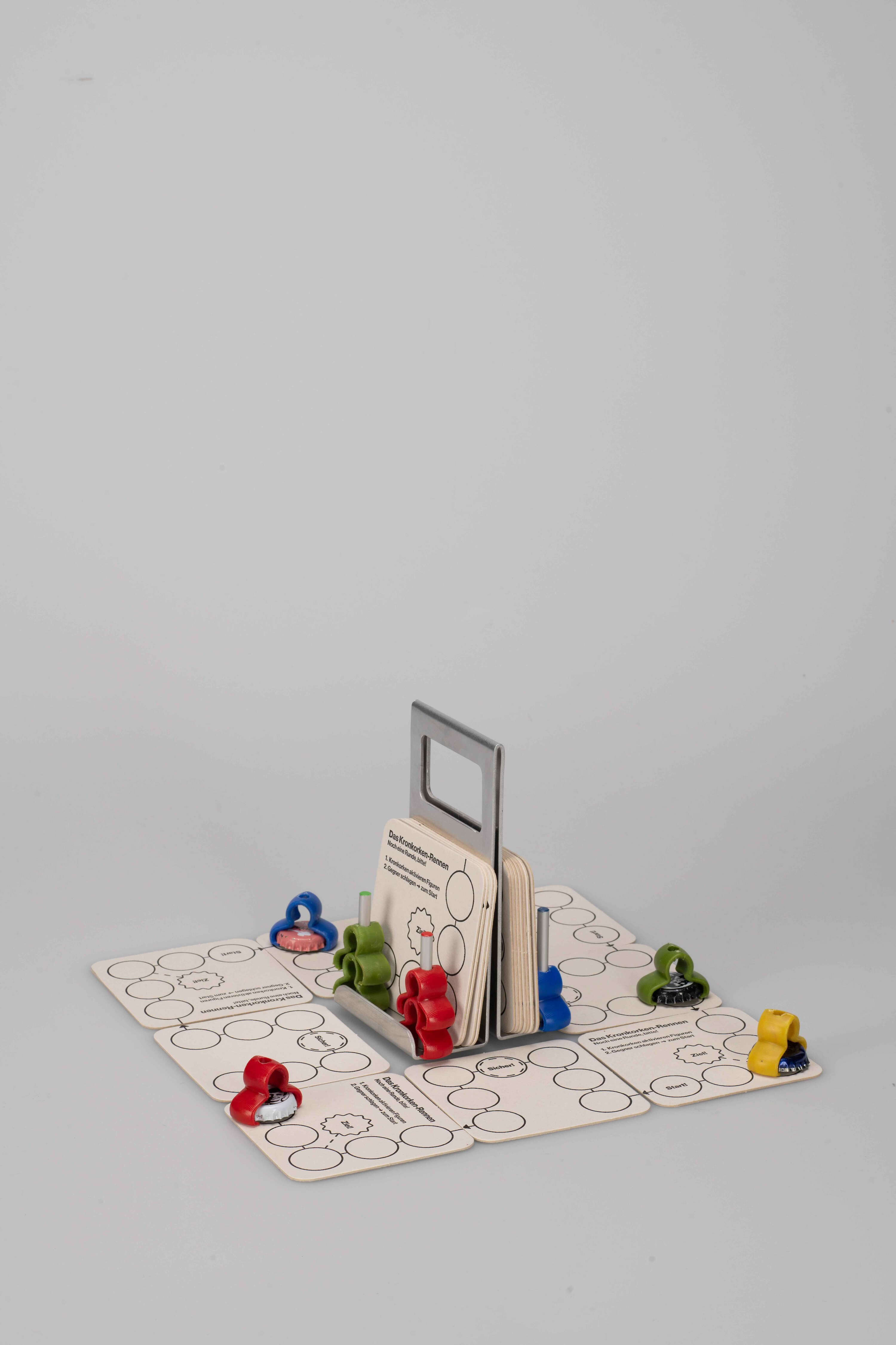 Bildname: folkwang-industrial-design-das_kronkorken_rennen-et7upd