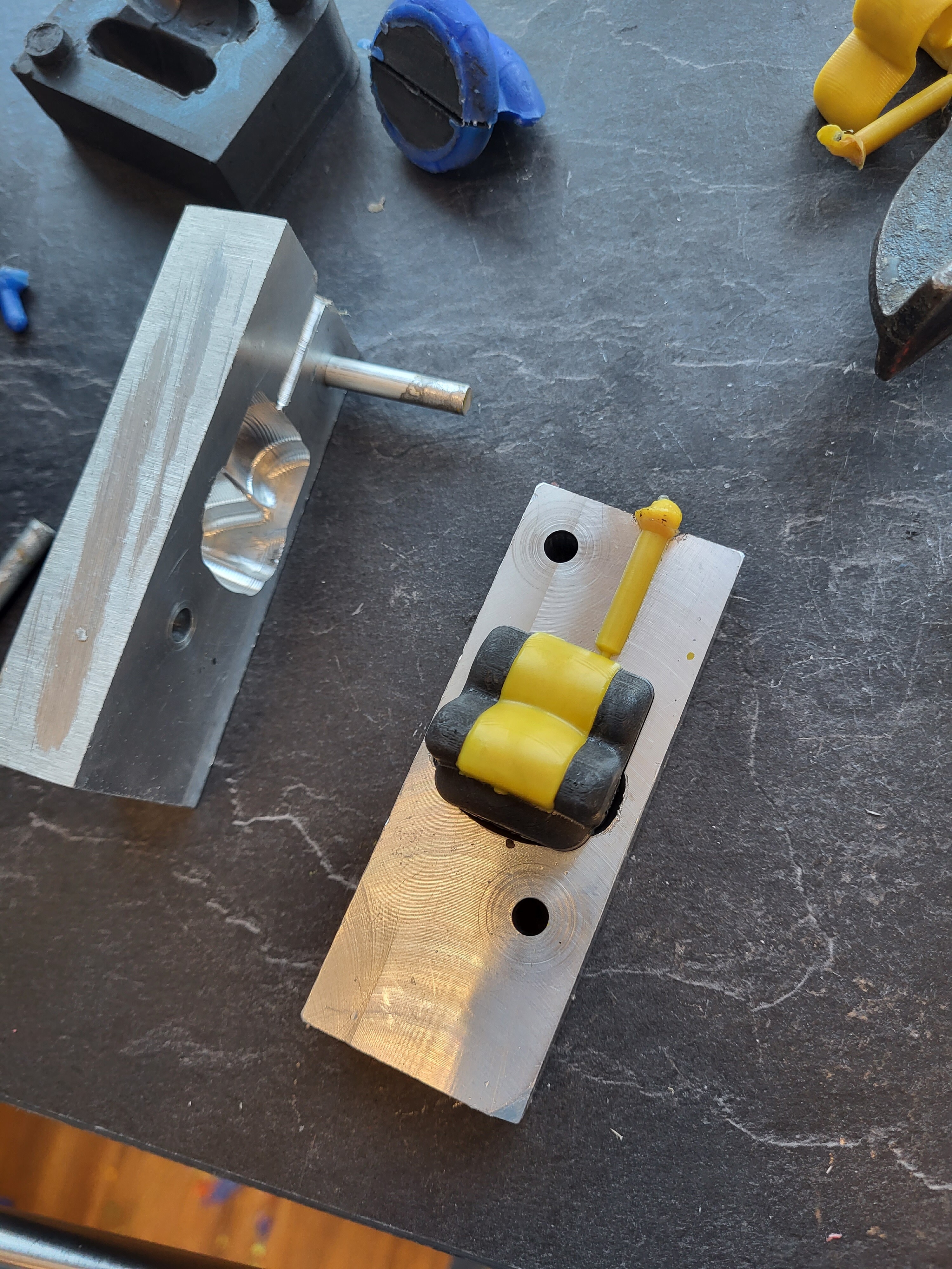 Bildname: folkwang-industrial-design-das_kronkorken_rennen-qa2uzc